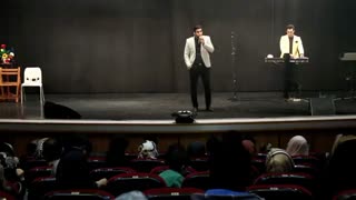 شومن و استندآپ کمدین