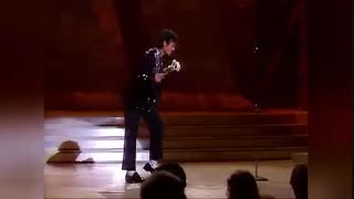 اجرای  بیلی جین مایکل جکسون در سال 1983