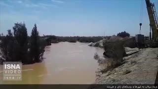 ورود سیلاب به شهرها و روستاهای زابل و هیرمند