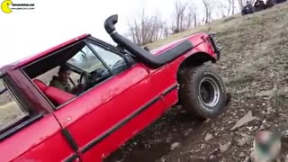 مسابقه اتومبیل های مخصوص آفرود در بالا رفتن از شیب تند .