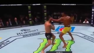 خلاصه مبارزه مایک پری / الکس الیویرا در یو اف سی فایت نایت 150