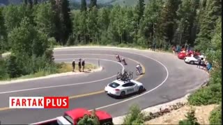 لحظه تصادف شدید دوچرخه سوار با خودروی حمل دوچرخه!