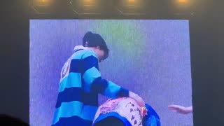 گریه مینسوک بغل کای تو فن میتینگ دیروز برای سربازی رفتش