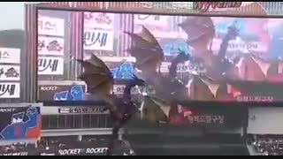 ‏اژدهای آتش‌خوار در افتتاحیه بیس‌بال کره جنوبی حاضران را مبهوت کرد.