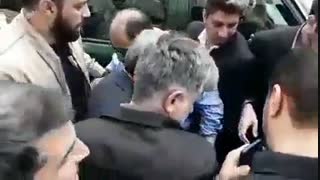 لحظه ورود دکتر احمدی نژاد به اجتماع پرشور مردم در راهپیمایی روز قدس کلینیک لیزر