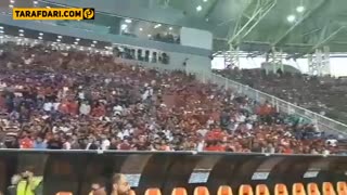 شکستن صندلی های ورزشگاه فولاد آره نا توسط هواداران پرسپولیس