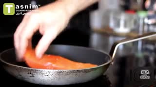 سالمون با سالاد تربچه و خیار | فیلم آشپزی