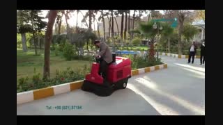 نظافت محوطه با دستگاه سوییپر صنعتی