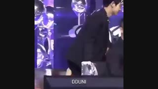 تا بکهیونو دید پاشد رف دنبالش ♥.♥