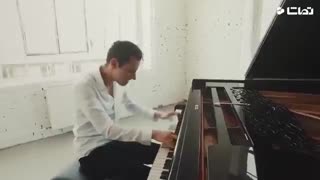 نواختن اهنگ سیاه و سفید مایکل جکسون با پیانو ....