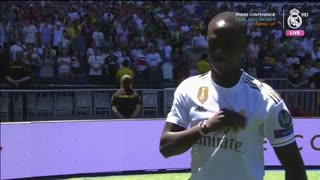 مراسم کامل معارفه فرلاند مندی، مدافع جدید رئال مادرید