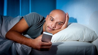 اشتباهاتی که بعد از بیدارشدن از خواب انجام می‌دهید