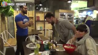 دختره وسط خیابون زد تو گوش پسره!