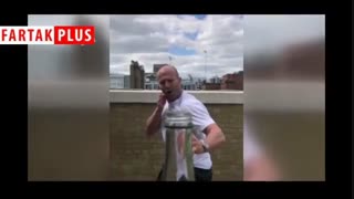 چالش بازکردن در بطری با پا توسط جیسون استاتهام، کانر مک‌گرگور و مکس هالووی!