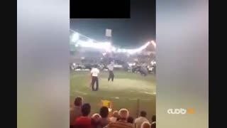 رقص کشتی‌گیر سرخوش هنگام رقابت!