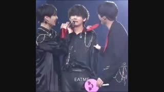 جونگ کوک تهیونگ رومیزنه بعدش تهیونگ گریه میکنه