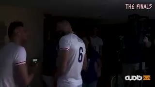 پشت صحنۀ حضور بازیکنان تیم‌ها در آتلیۀ مسابقات جهت تهییج هواداران