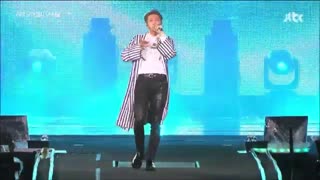 اجرای آهنگ TRIVIA : LOVE توسط ار ام RM BTS در تور کنسرت LOVE YOURSELF / بی تی اس