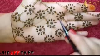 کلیپ  آموزش تاتو کف دست با حنا + طرح گل بابونه