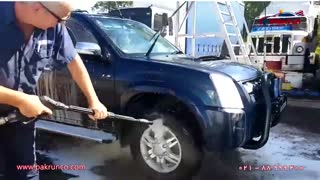 روشی مدرن برای شستشوی خودرو فقط با یک لنس ( کف پاشی و آبکشی)