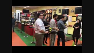 چالش پرتاب دارت با چشم بسته