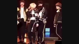 وقتی تهیونگ بعد از گفتن lm fine دست جونگ کوک رو میگیره ....