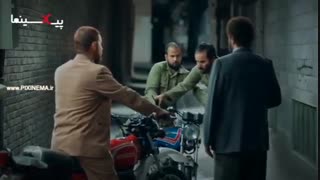 فیلم هزارپا سکانس گرفتن نوشیدنی غیره‌مجاز و حضور مامورین کمیته