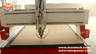 حکاکی زیبا برروی درب چوبی با کمک دستگاه سی ان سی