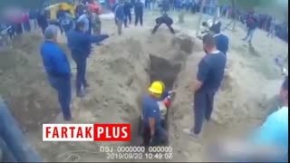 نجات دختر بچه‌ای که همراه سگش داخل چاه افتاده بود