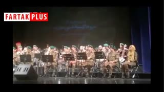 اجرای یک کنسرت ایرانی با لباس تکاوران ارتش