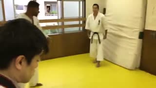 آموزش کاراته کیوکوشین - توسط Alistair Overeem