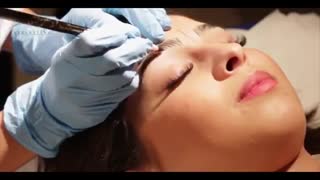 آموزش میکروبلاستیک یا میکروبلیدینگ ابرو چیست و چه عوارضی دارد- مومیس مشاور و مرجع تخصصی مو