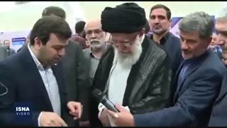 بازدید مقام معظم رهبری از نمایشگاه شرکت‌های دانش‌بنیان