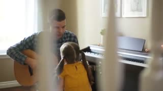 و ما اینجا یک عدد;کلیر  ( claire) کوچولو رو داریم که You've Got a Friend in Me رو کاور میکنه