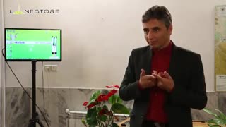 به اطراف مشتری توجه کنید