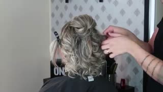 آموزش مدل مو دخترانه آسان برای موهای کوتاه- مومیس مشاور و مرجع تخصصی مو