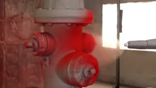 قبل و بعد رنگ آمیزی شیر آتش نشانی با استفاده از رنگ پودری