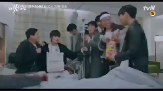 سکانس ملاقات کردن همکلاسی های سوهو و سجون در بیمارستان