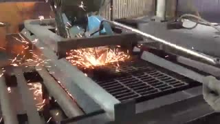 مراحل ساخت گریتینگ نوسط ماشین الات