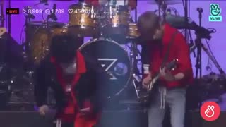 اجرای زنده و بسیااار خفن از IZ به اسم ole ole