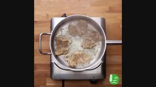سبد مرغ همراه با برنج مزه دار شده
