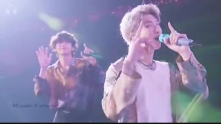 کنسرت BTS - اجرای آهنگ Best of me- افکت 8D - (با هندزفری گوش کنید)